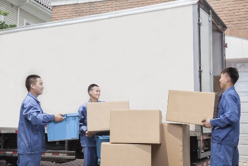 Moving truck service for Croydon homes and flats